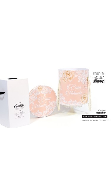 Trusou de botez clasic brodat cumotive dantela in culoarea piersicii, Elegant Peach 13